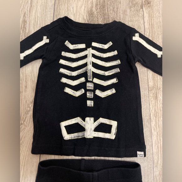 Gap 6-12 Month Skeleton Pajamas - Picture 2 of 5
